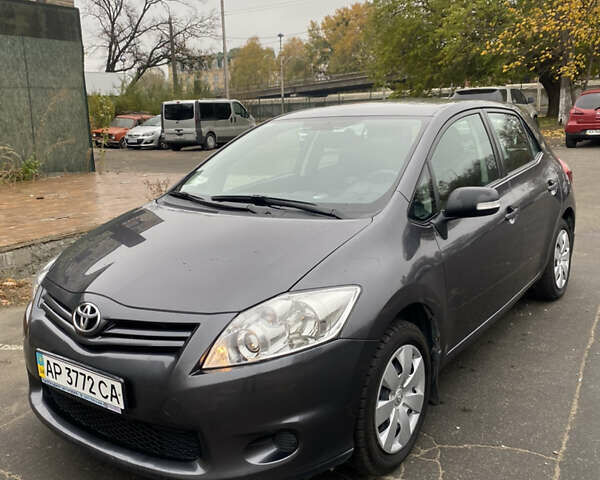 Серый Тойота Аурис, объемом двигателя 1.6 л и пробегом 34 тыс. км за 9500 $, фото 1 на Automoto.ua