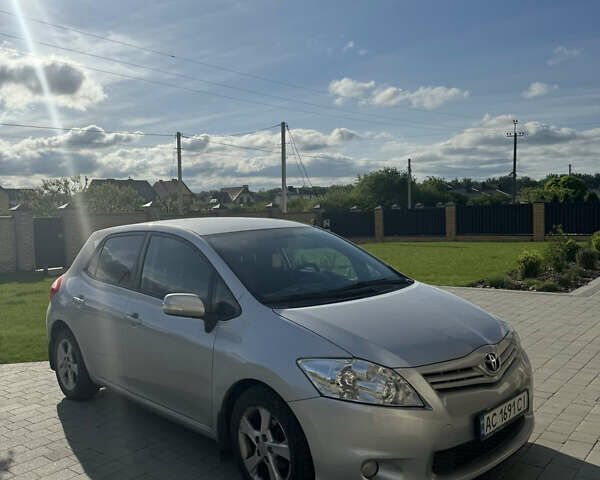 Серый Тойота Аурис, объемом двигателя 1.4 л и пробегом 161 тыс. км за 9500 $, фото 1 на Automoto.ua