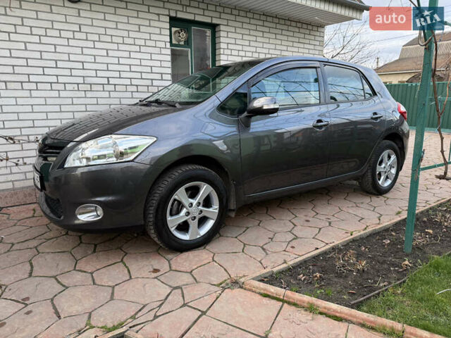 Сірий Тойота Ауріс, об'ємом двигуна 1.6 л та пробігом 129 тис. км за 9250 $, фото 1 на Automoto.ua