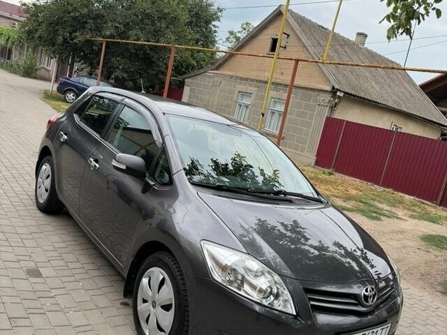 Серый Тойота Аурис, объемом двигателя 1.6 л и пробегом 72 тыс. км за 10600 $, фото 1 на Automoto.ua