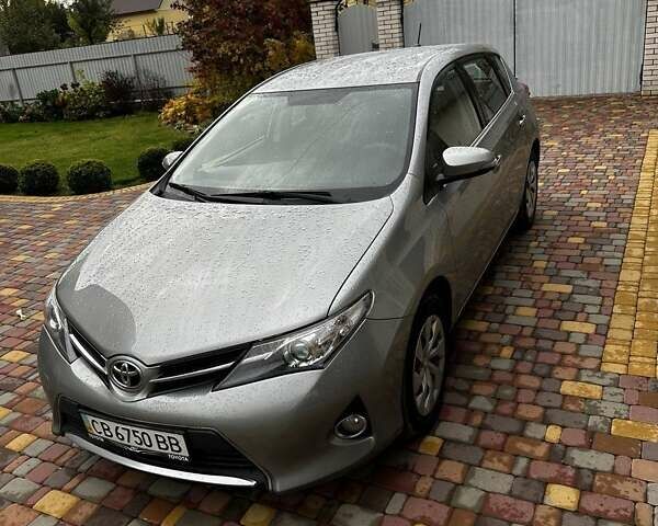 Серый Тойота Аурис, объемом двигателя 1.6 л и пробегом 243 тыс. км за 10600 $, фото 1 на Automoto.ua