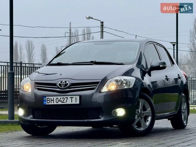 Сірий Тойота Ауріс, об'ємом двигуна 1.6 л та пробігом 89 тис. км за 9999 $, фото 1 на Automoto.ua