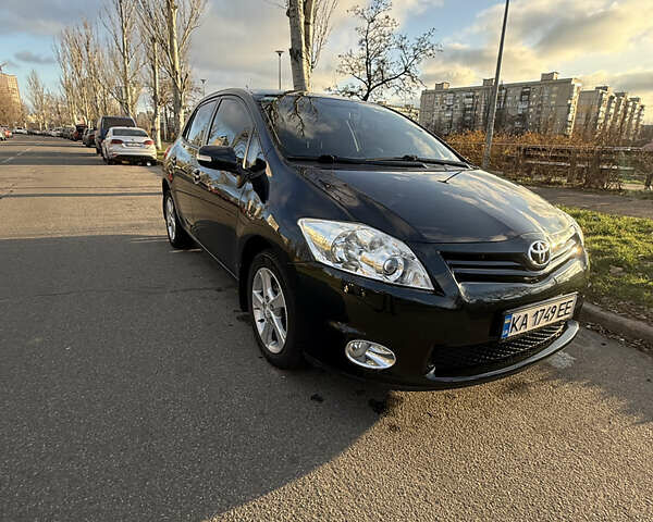 Серый Тойота Аурис, объемом двигателя 1.6 л и пробегом 97 тыс. км за 11200 $, фото 1 на Automoto.ua