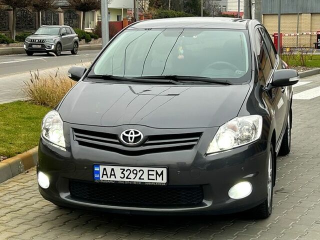 Серый Тойота Аурис, объемом двигателя 1.6 л и пробегом 244 тыс. км за 9900 $, фото 1 на Automoto.ua
