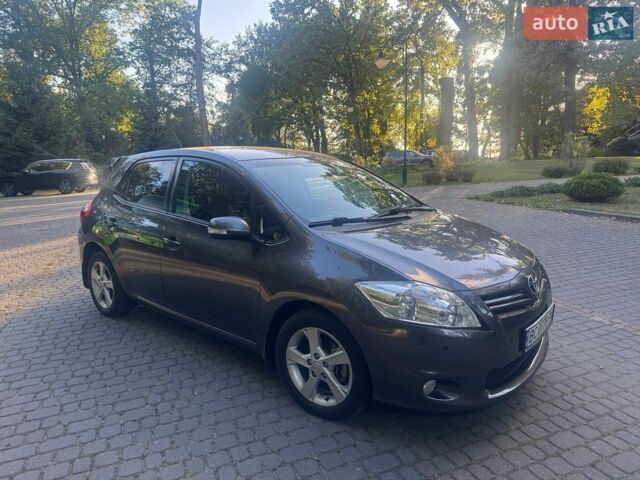 Сірий Тойота Ауріс, об'ємом двигуна 1.6 л та пробігом 195 тис. км за 10500 $, фото 1 на Automoto.ua