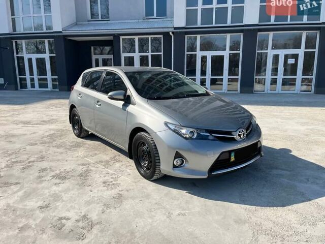 Серый Тойота Аурис, объемом двигателя 1.6 л и пробегом 102 тыс. км за 11799 $, фото 1 на Automoto.ua