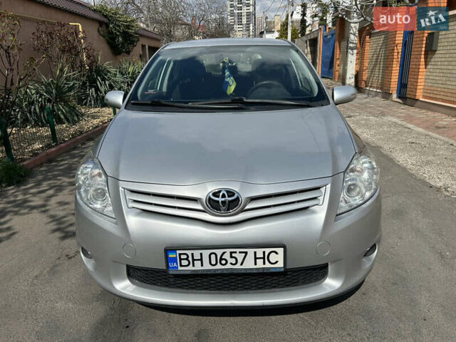 Сірий Тойота Ауріс, об'ємом двигуна 1.4 л та пробігом 205 тис. км за 6800 $, фото 1 на Automoto.ua