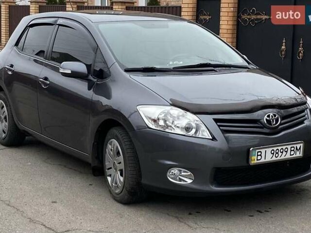 Сірий Тойота Ауріс, об'ємом двигуна 1.6 л та пробігом 124 тис. км за 10500 $, фото 1 на Automoto.ua