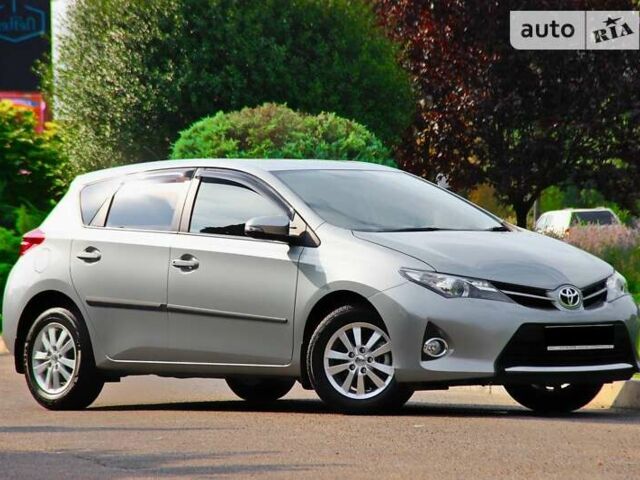 Серый Тойота Аурис, объемом двигателя 1.33 л и пробегом 5 тыс. км за 12800 $, фото 1 на Automoto.ua