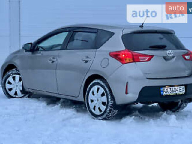 Серый Тойота Аурис, объемом двигателя 1.6 л и пробегом 165 тыс. км за 11000 $, фото 1 на Automoto.ua