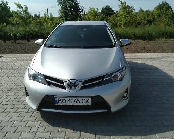 Серый Тойота Аурис, объемом двигателя 1.36 л и пробегом 252 тыс. км за 9200 $, фото 1 на Automoto.ua