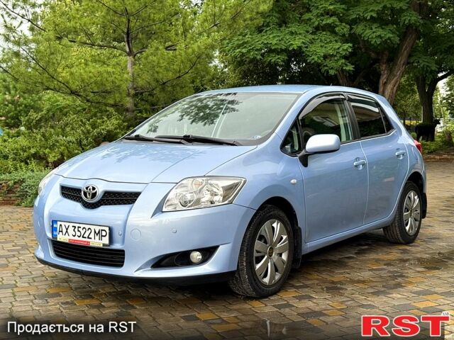 Синий Тойота Аурис, объемом двигателя 1.6 л и пробегом 168 тыс. км за 6000 $, фото 1 на Automoto.ua