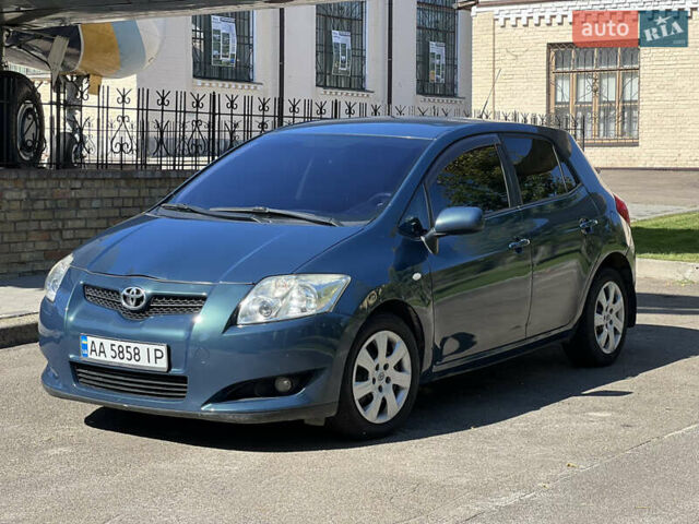 Синий Тойота Аурис, объемом двигателя 1.6 л и пробегом 245 тыс. км за 4990 $, фото 1 на Automoto.ua