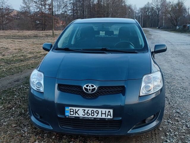 Синий Тойота Аурис, объемом двигателя 2 л и пробегом 250 тыс. км за 6500 $, фото 1 на Automoto.ua