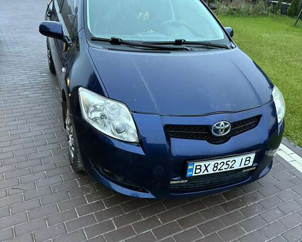 Синий Тойота Аурис, объемом двигателя 1.6 л и пробегом 257 тыс. км за 6000 $, фото 1 на Automoto.ua