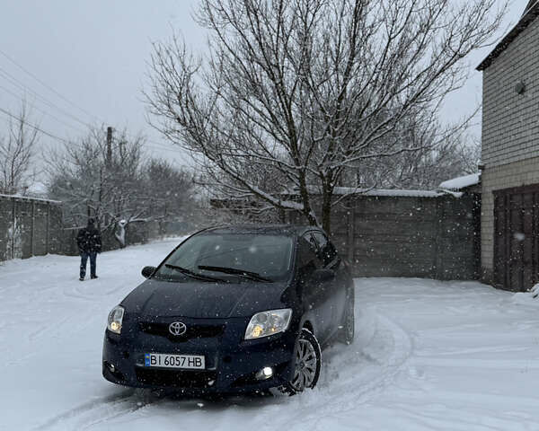 Синий Тойота Аурис, объемом двигателя 1.6 л и пробегом 210 тыс. км за 5100 $, фото 1 на Automoto.ua