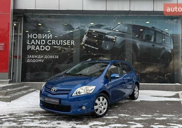 Синій Тойота Ауріс, об'ємом двигуна 1.6 л та пробігом 110 тис. км за 9878 $, фото 1 на Automoto.ua