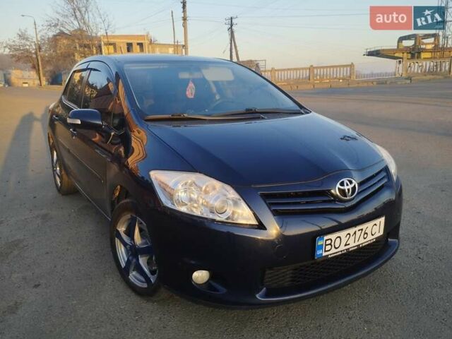 Синий Тойота Аурис, объемом двигателя 2 л и пробегом 211 тыс. км за 7350 $, фото 1 на Automoto.ua