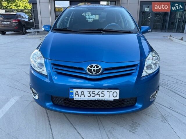 Синий Тойота Аурис, объемом двигателя 1.6 л и пробегом 182 тыс. км за 9500 $, фото 1 на Automoto.ua