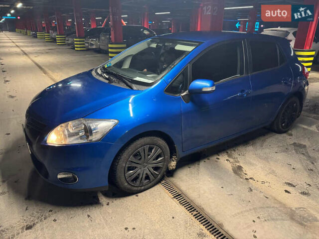Синій Тойота Ауріс, об'ємом двигуна 1.6 л та пробігом 122 тис. км за 11300 $, фото 1 на Automoto.ua