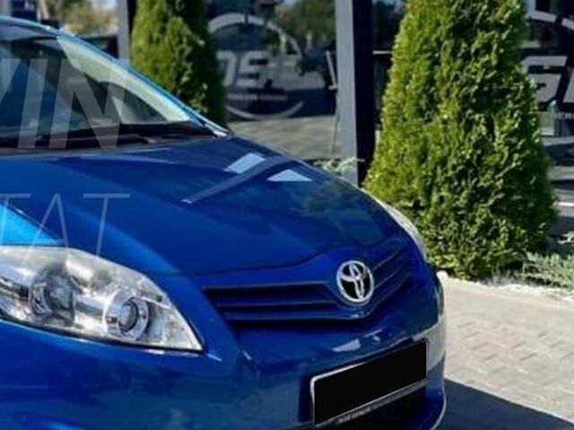 Синій Тойота Ауріс, об'ємом двигуна 1.6 л та пробігом 120 тис. км за 10700 $, фото 1 на Automoto.ua