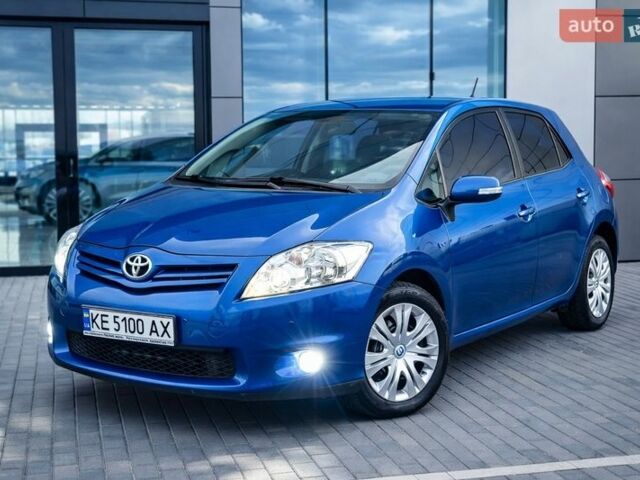 Синий Тойота Аурис, объемом двигателя 1.6 л и пробегом 166 тыс. км за 9900 $, фото 1 на Automoto.ua