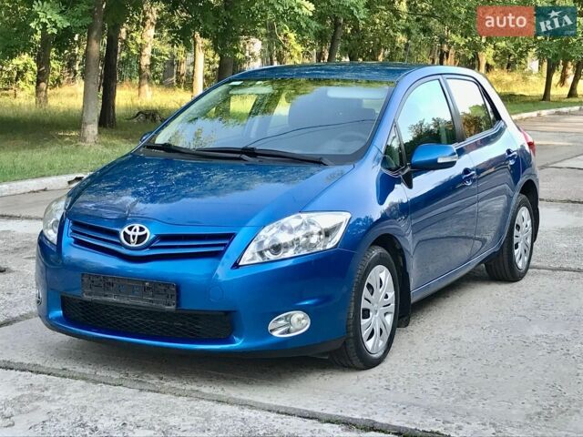 Синій Тойота Ауріс, об'ємом двигуна 1.6 л та пробігом 104 тис. км за 11400 $, фото 1 на Automoto.ua