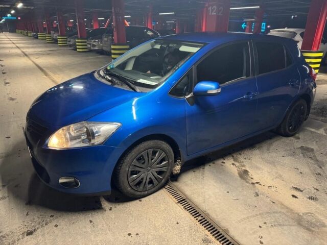 Синій Тойота Ауріс, об'ємом двигуна 1.6 л та пробігом 120 тис. км за 11300 $, фото 1 на Automoto.ua