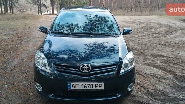 Синій Тойота Ауріс, об'ємом двигуна 1.6 л та пробігом 107 тис. км за 11000 $, фото 1 на Automoto.ua