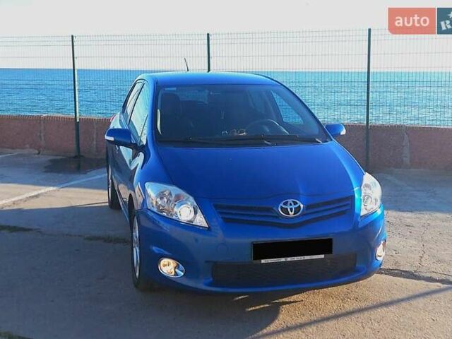 Синий Тойота Аурис, объемом двигателя 1.6 л и пробегом 130 тыс. км за 10800 $, фото 1 на Automoto.ua