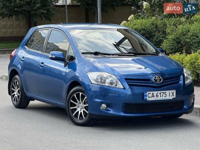 Синий Тойота Аурис, объемом двигателя 1.6 л и пробегом 145 тыс. км за 11200 $, фото 1 на Automoto.ua