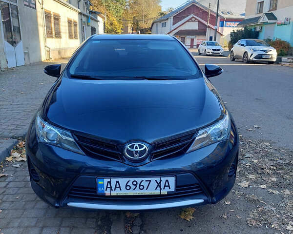 Синий Тойота Аурис, объемом двигателя 1.33 л и пробегом 154 тыс. км за 9299 $, фото 1 на Automoto.ua