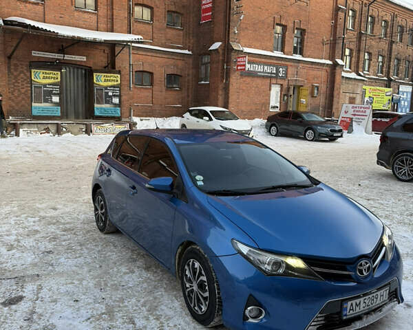 Синий Тойота Аурис, объемом двигателя 1.36 л и пробегом 244 тыс. км за 9000 $, фото 1 на Automoto.ua