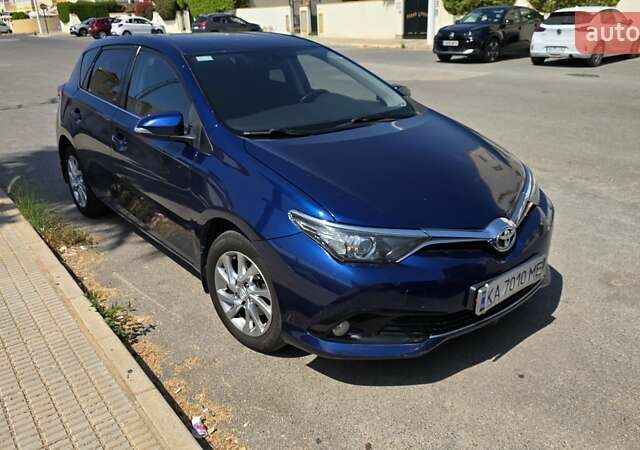 Синий Тойота Аурис, объемом двигателя 1.6 л и пробегом 153 тыс. км за 11990 $, фото 1 на Automoto.ua