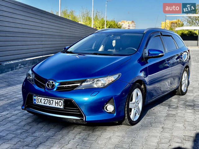 Синий Тойота Аурис, объемом двигателя 2 л и пробегом 256 тыс. км за 9999 $, фото 1 на Automoto.ua