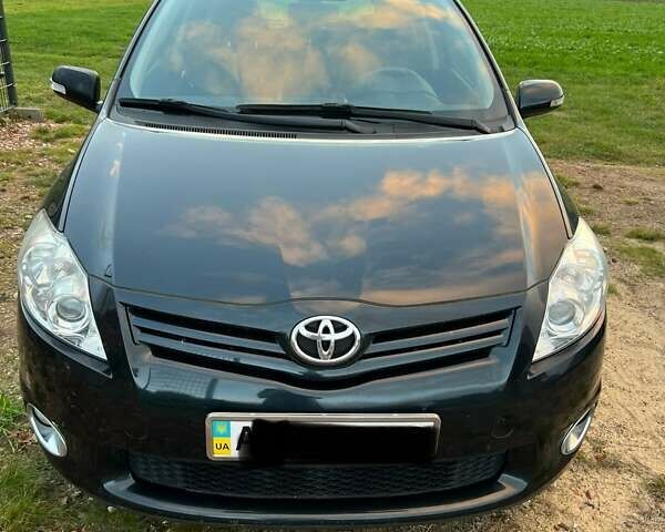 Зеленый Тойота Аурис, объемом двигателя 0 л и пробегом 65 тыс. км за 10351 $, фото 1 на Automoto.ua