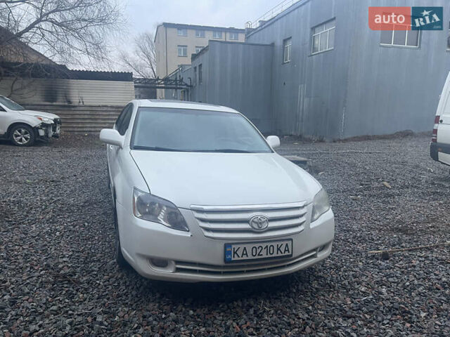 Белый Тойота Авалон, объемом двигателя 3.46 л и пробегом 406 тыс. км за 8800 $, фото 1 на Automoto.ua