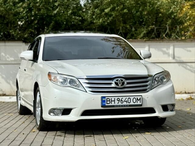 Белый Тойота Авалон, объемом двигателя 3.5 л и пробегом 186 тыс. км за 10500 $, фото 1 на Automoto.ua