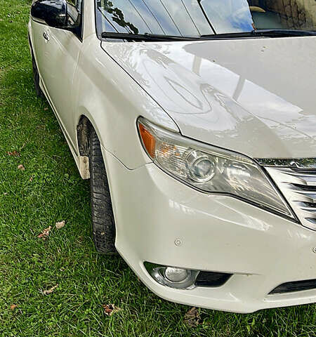 Белый Тойота Авалон, объемом двигателя 3.5 л и пробегом 260 тыс. км за 10700 $, фото 1 на Automoto.ua