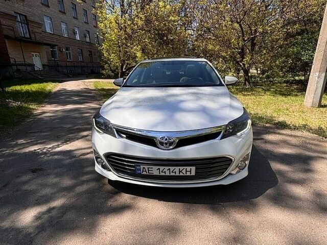 Белый Тойота Авалон, объемом двигателя 2.49 л и пробегом 215 тыс. км за 15999 $, фото 1 на Automoto.ua