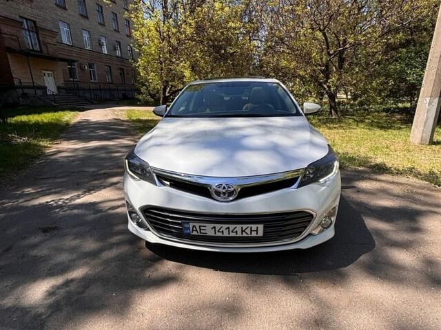 Белый Тойота Авалон, объемом двигателя 2.49 л и пробегом 217 тыс. км за 14999 $, фото 1 на Automoto.ua