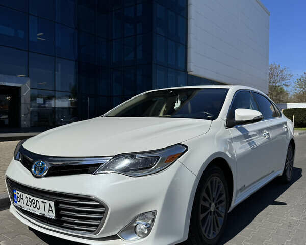 Белый Тойота Авалон, объемом двигателя 2.49 л и пробегом 181 тыс. км за 17999 $, фото 1 на Automoto.ua