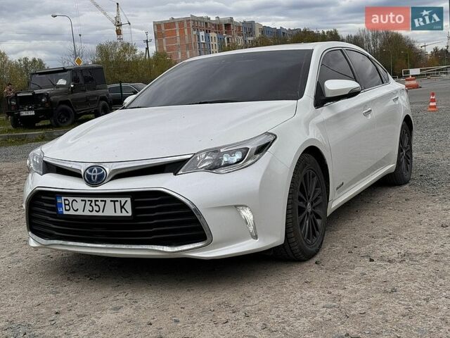 Белый Тойота Авалон, объемом двигателя 2.49 л и пробегом 240 тыс. км за 12800 $, фото 1 на Automoto.ua