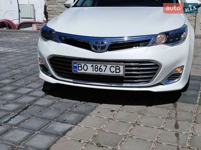 Белый Тойота Авалон, объемом двигателя 3.46 л и пробегом 138 тыс. км за 17700 $, фото 1 на Automoto.ua