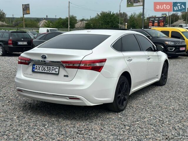 Белый Тойота Авалон, объемом двигателя 2.5 л и пробегом 180 тыс. км за 13250 $, фото 1 на Automoto.ua