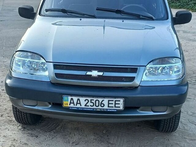 Белый Тойота Авалон, объемом двигателя 2.5 л и пробегом 218 тыс. км за 12999 $, фото 1 на Automoto.ua