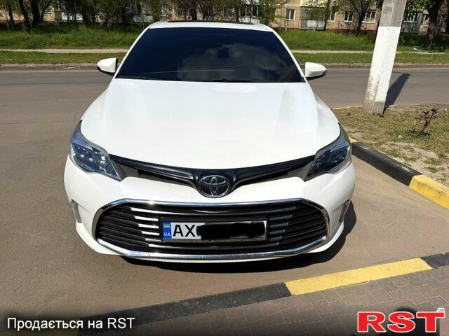 Белый Тойота Авалон, объемом двигателя 2.5 л и пробегом 151 тыс. км за 17500 $, фото 1 на Automoto.ua