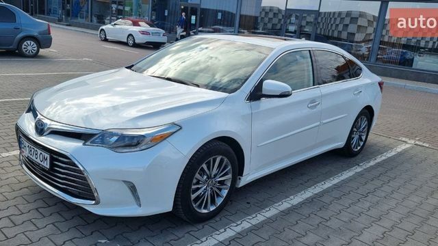 Белый Тойота Авалон, объемом двигателя 2.49 л и пробегом 135 тыс. км за 20500 $, фото 1 на Automoto.ua