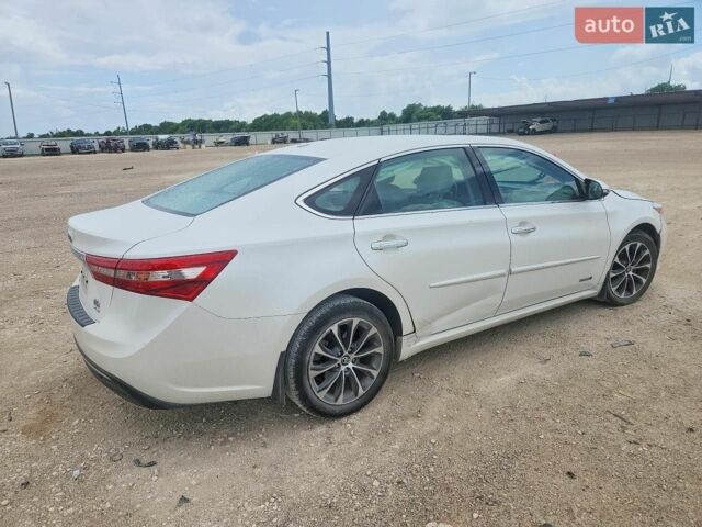 Белый Тойота Авалон, объемом двигателя 2.5 л и пробегом 113 тыс. км за 11800 $, фото 1 на Automoto.ua
