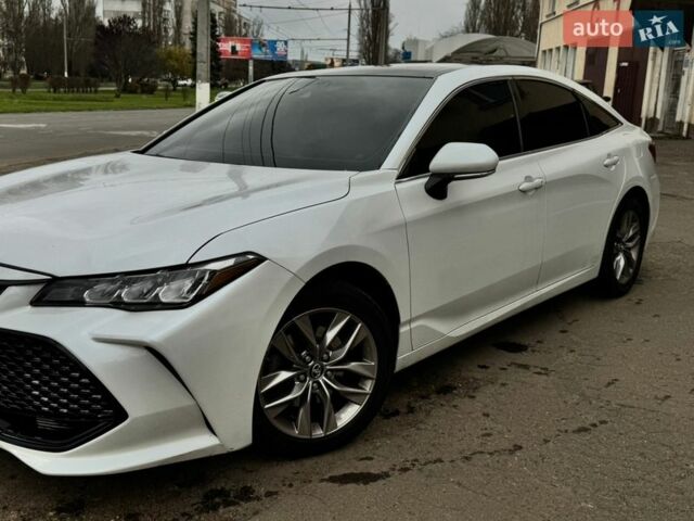 Белый Тойота Авалон, объемом двигателя 3.46 л и пробегом 155 тыс. км за 22900 $, фото 1 на Automoto.ua